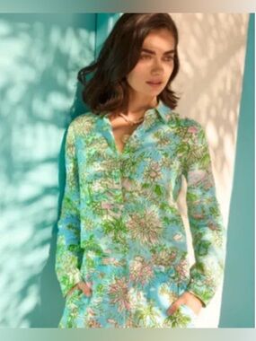 Lilly Pulitzer Sea View Button Down in
Fresh Water Blue Sunbathers Bliss